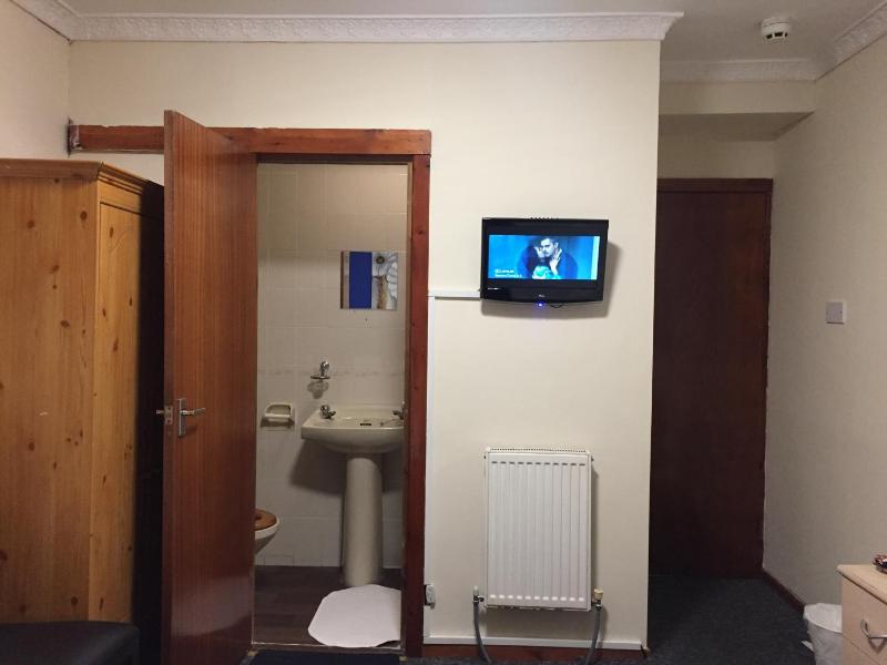 Quadruple Room image 4