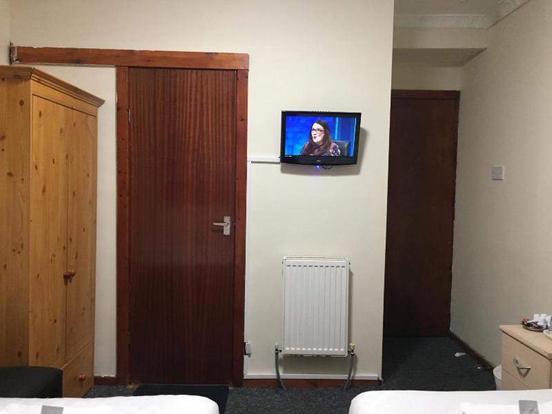 Quadruple Room image 2