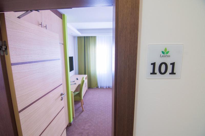 Double Room image 2