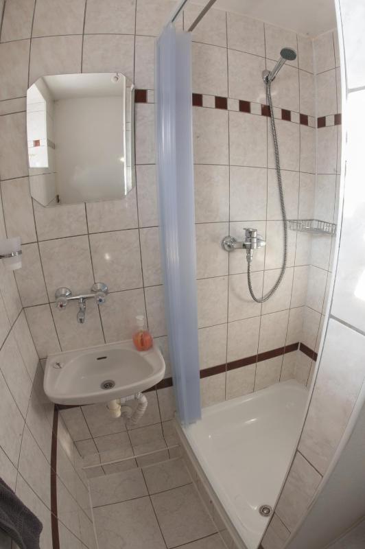 Standard Twin Room with Garden View image 3