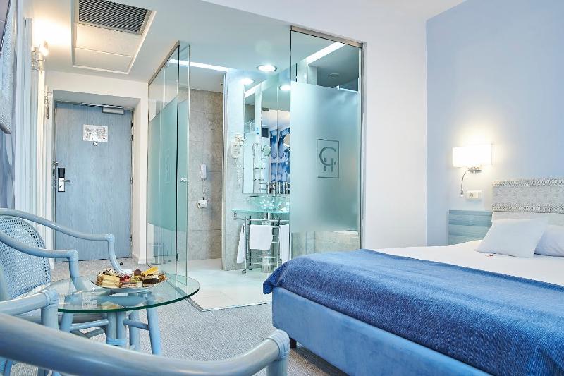 Standard Double Room image 4