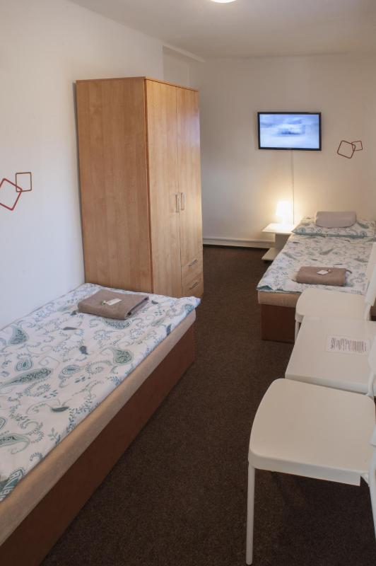 Standard Twin Room with Garden View image 2