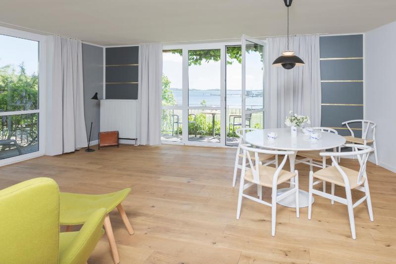 Onshore Apartment C image 2