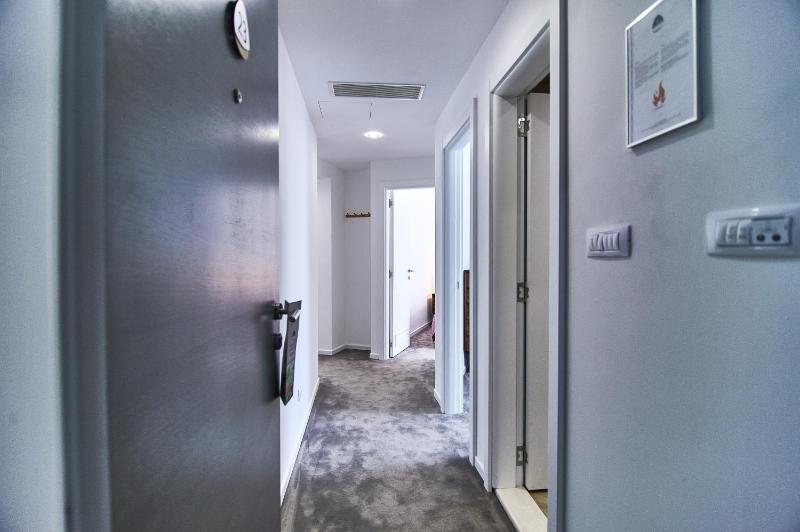 Executive Three-Bedroom Apartment image 4