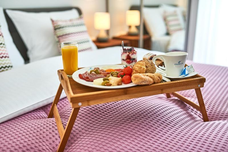 One-Bedroom Apartment image 3