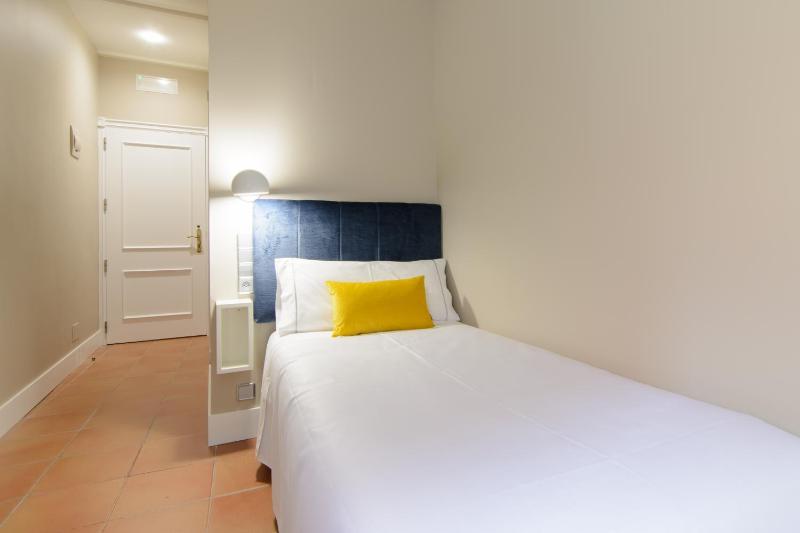 Standard Single Room image 3