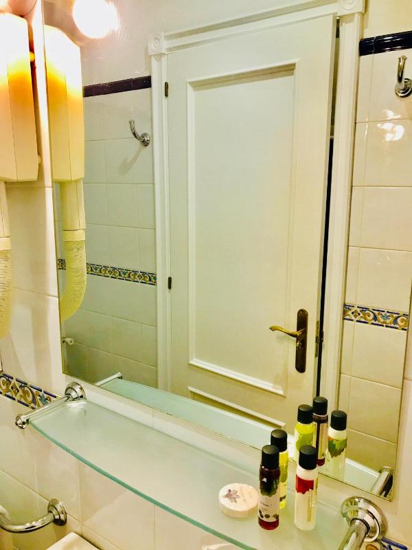 Standard Single Room image 4