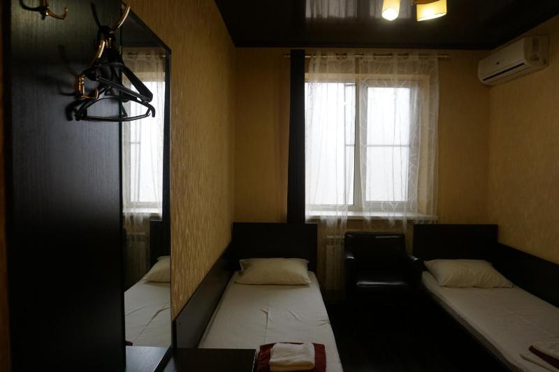 Standard Twin Room image 2