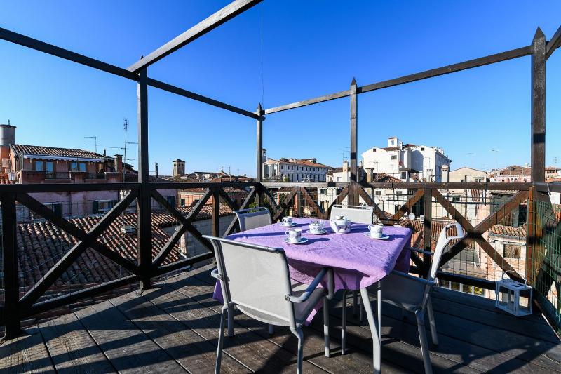 Rialto Apartment - image 4