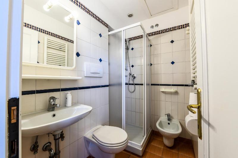 Rialto Apartment - image 12
