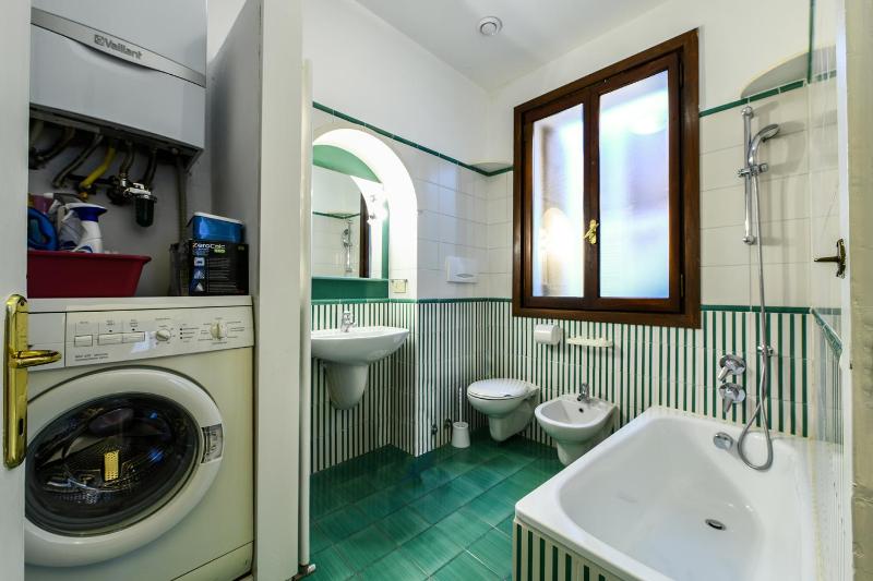 Rialto Apartment - image 10