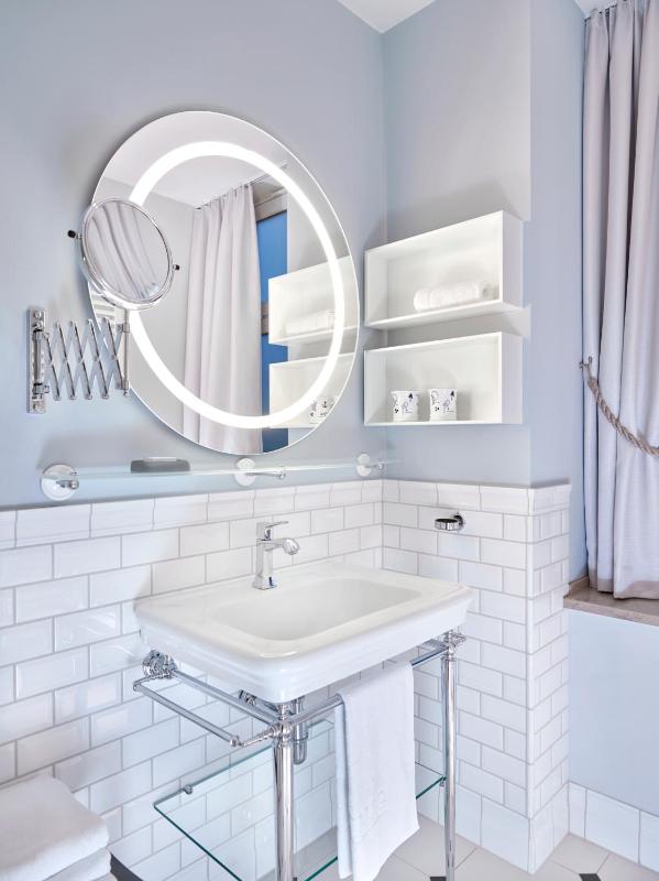 One-Bedroom Apartment image 2