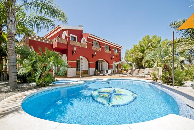 Deluxe Villa image 1
