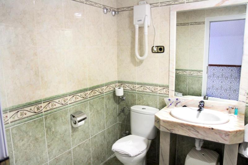 Double or Twin Room with Sea View (2 Adults + 1 Child) image 2