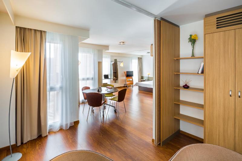 Studio With 1 Double Bed And 1 Sofa Bed image 4