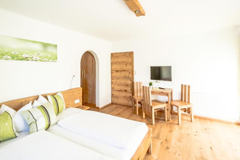 Double Room image 3