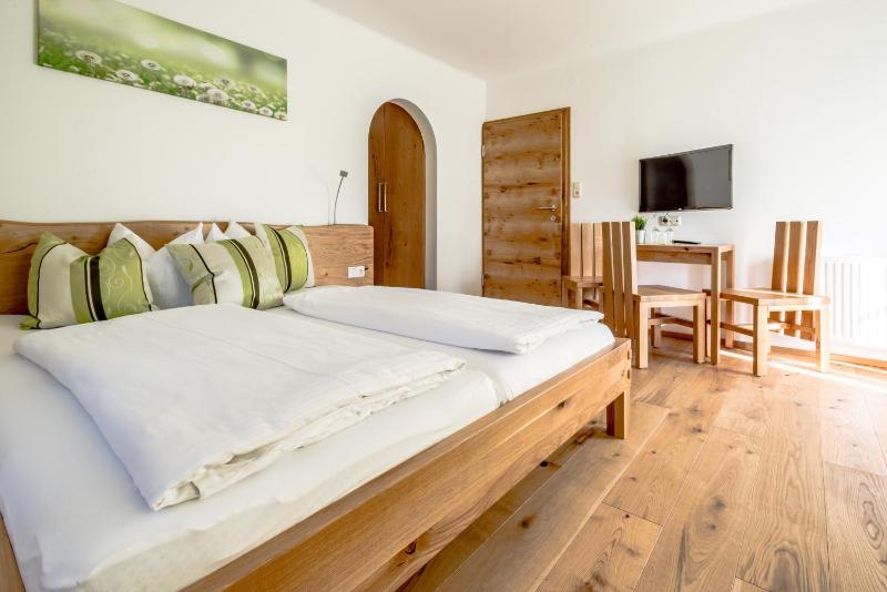 Double Room image 2