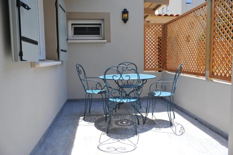 Standard One-Bedroom Apartment image 3