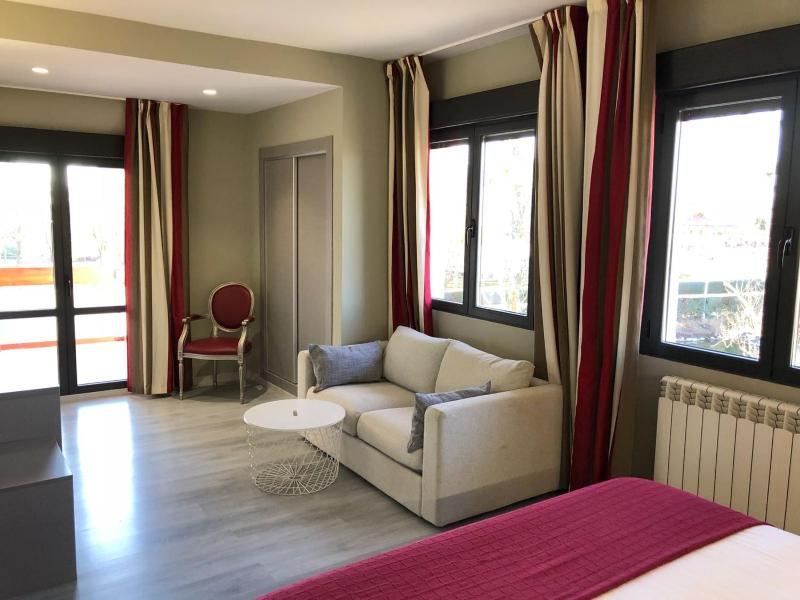 Deluxe Suite image 3