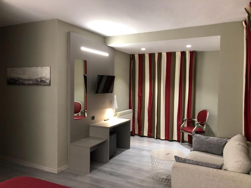 Deluxe Suite image 2