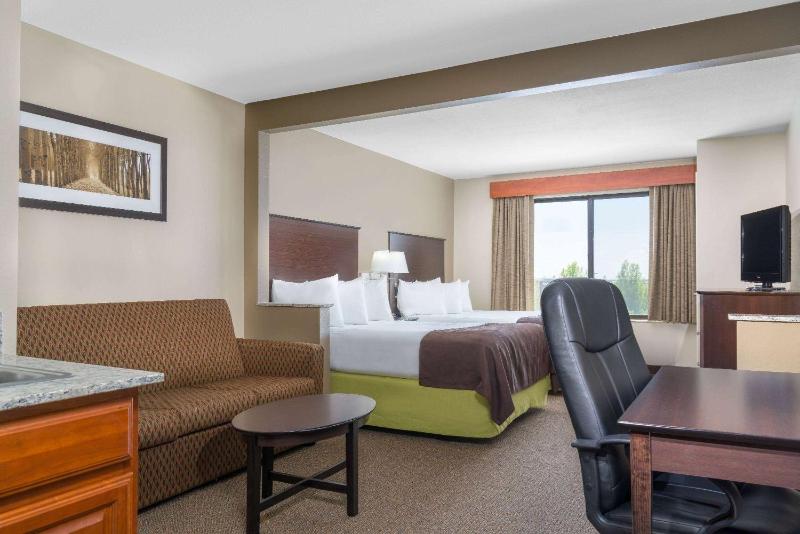 Studio Queen Suite with Two Queen Beds - Non-Smoking image 2