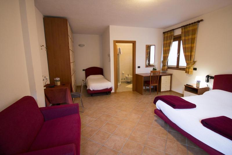 Triple Room image 3