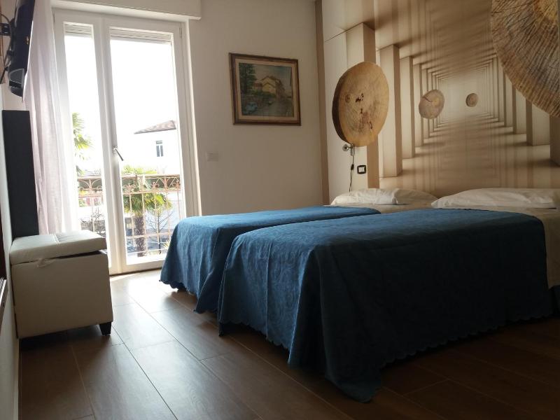 Superior Double Room image 3