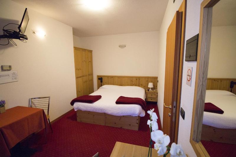 Double Room image 4
