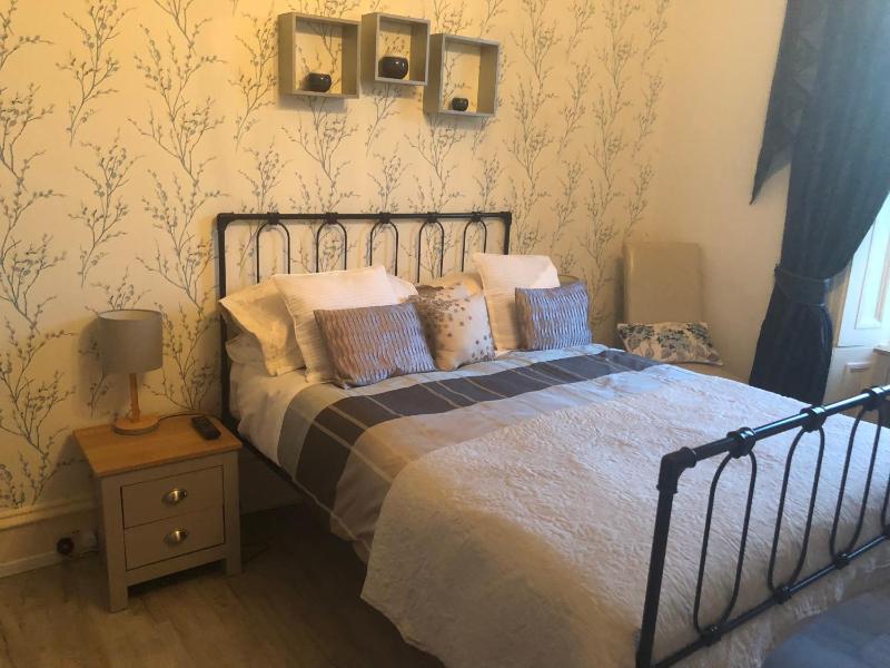 Double Room image 3