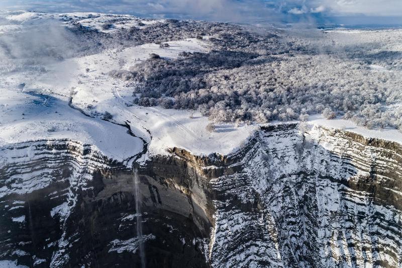 2-Bedroom Apartment with Street View image 1