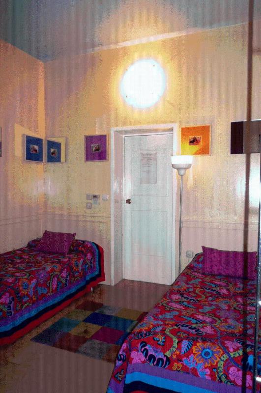 Twin Room image 3