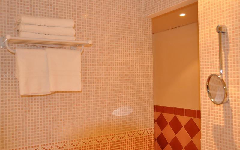 Prestige Triple Room image 4