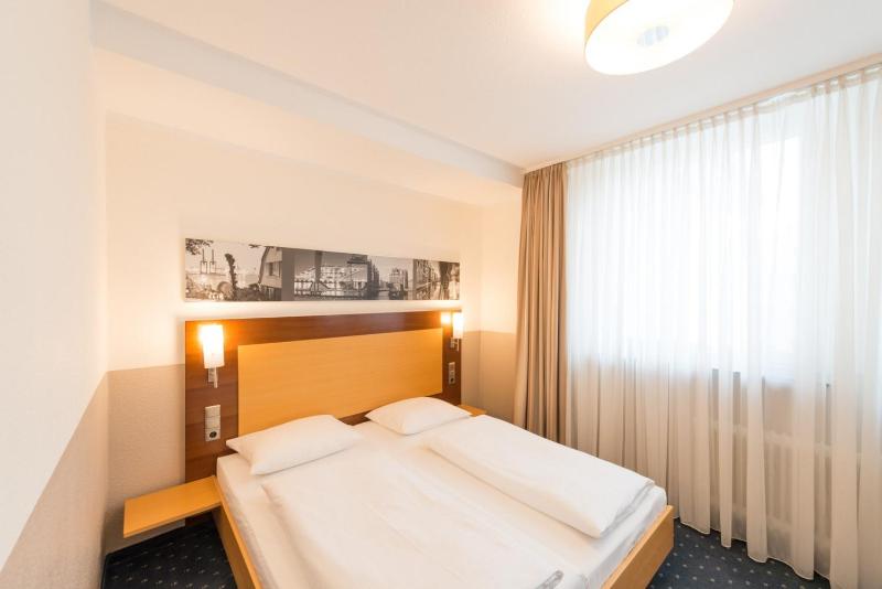 Standard Double Room image 2