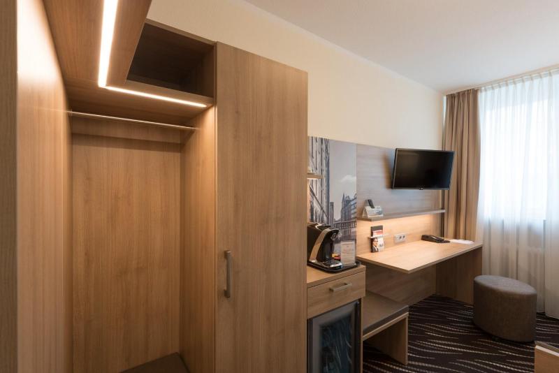 Standard Single Room image 3