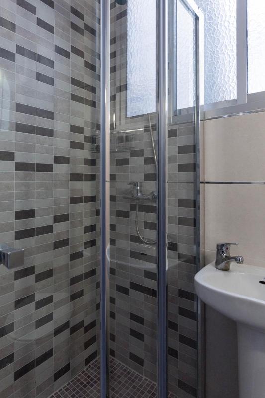 Triple Room with Private Exterior Bathroom image 4