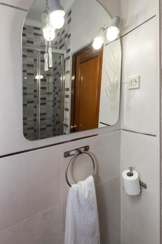 Triple Room with Private Exterior Bathroom image 2
