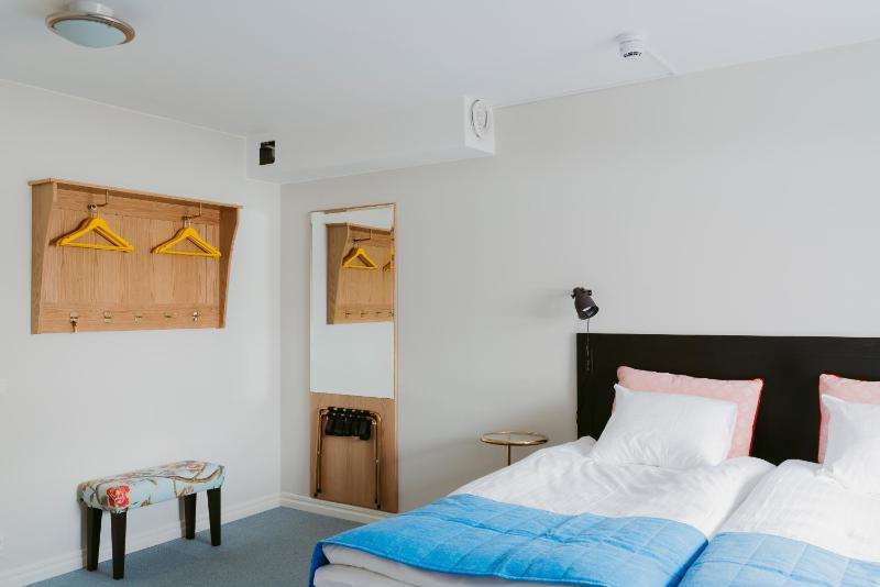 Superior Twin Room image 3