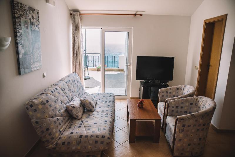 Studio Apartment with Sea View image 1