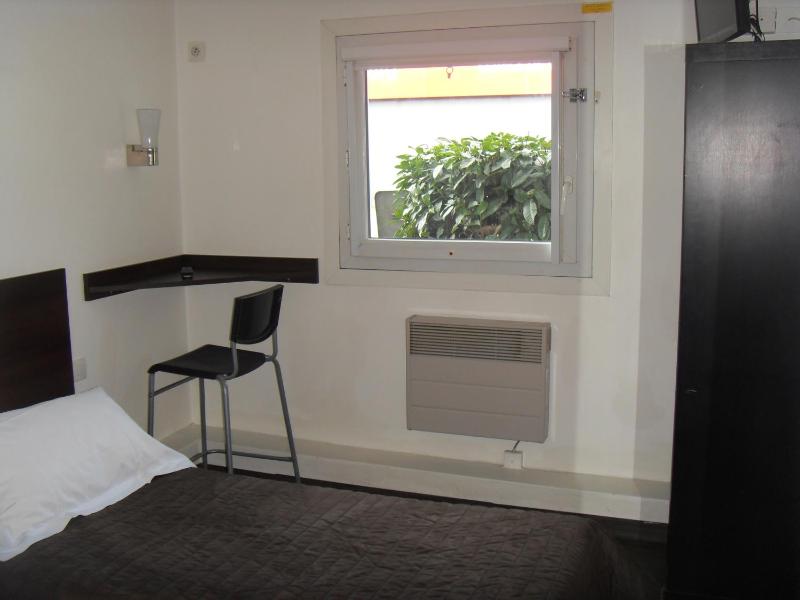 Single Room image 4