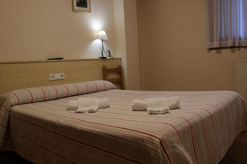 Standard Queen Room image 4