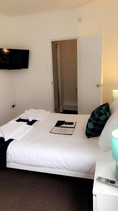 Double Room with Private Bathroom image 2