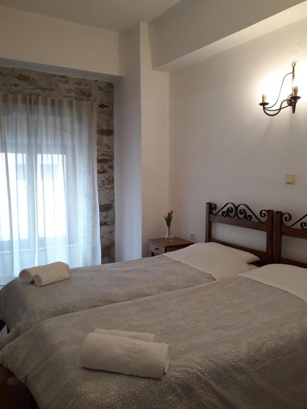 Budget Double Room with Window and no Balcony image 2
