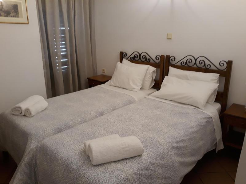 Budget Double Room with Window and no Balcony image 3