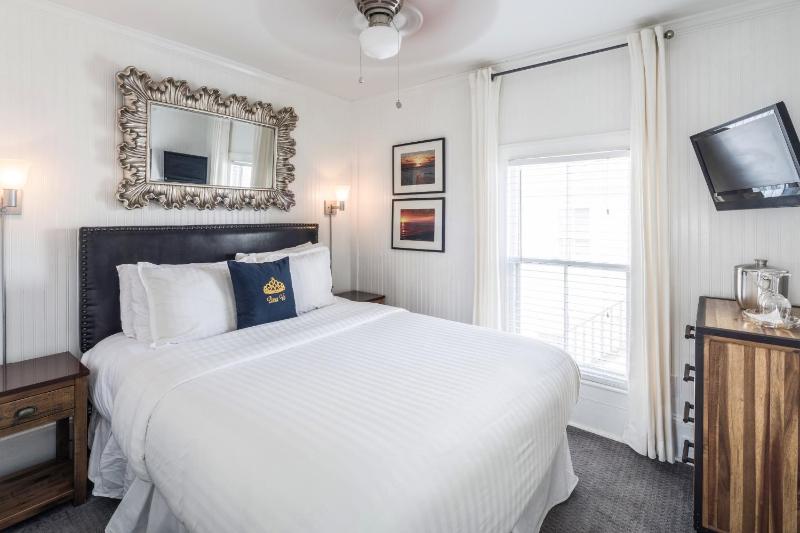 Standard Queen Room image 3