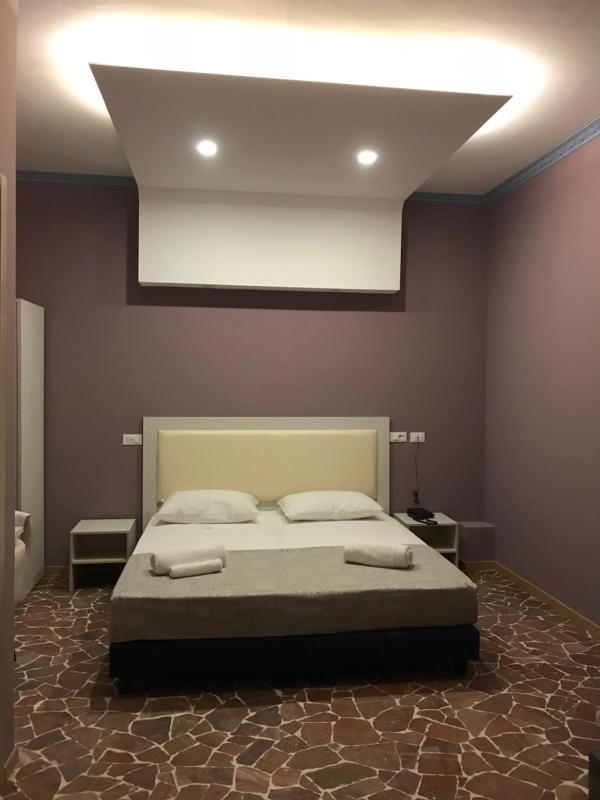 Economy Double or Twin Room image 2