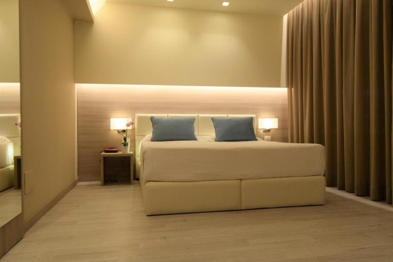 Hotel Continental - image 11