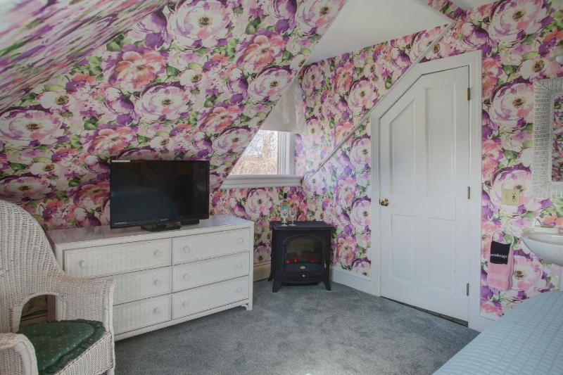 King Room image 3