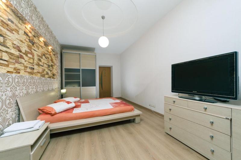 Superior One-Bedroom Apartment image 2