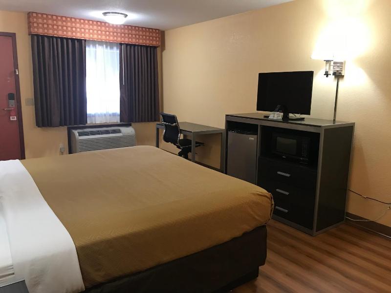 King Room - Non-Smoking image 4