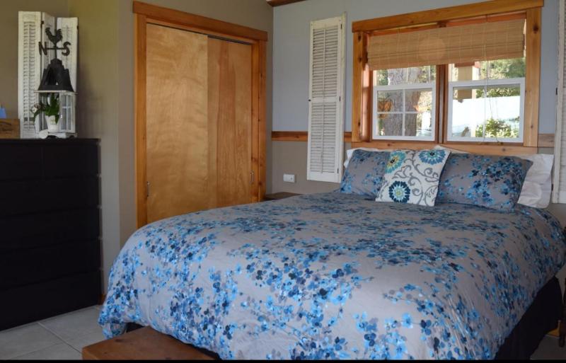 Standard Queen Room image 3